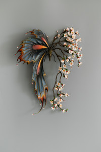 Butterfly sculpture with sakura "On Both Sides of Myself" Butterfly sculpture with sakura "On Both Sides of Myself"