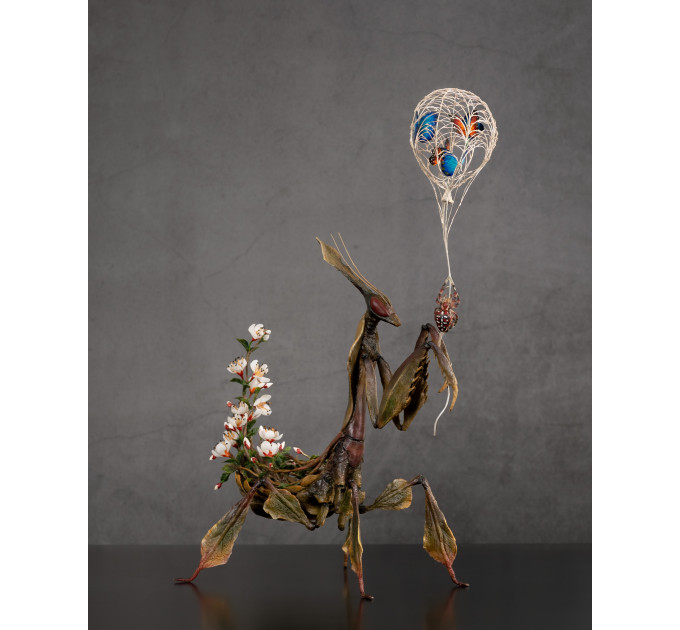 Sculpture of a mantis. Art handmade 
